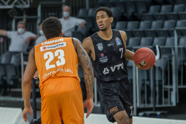 一个令尤文 一个令尤文